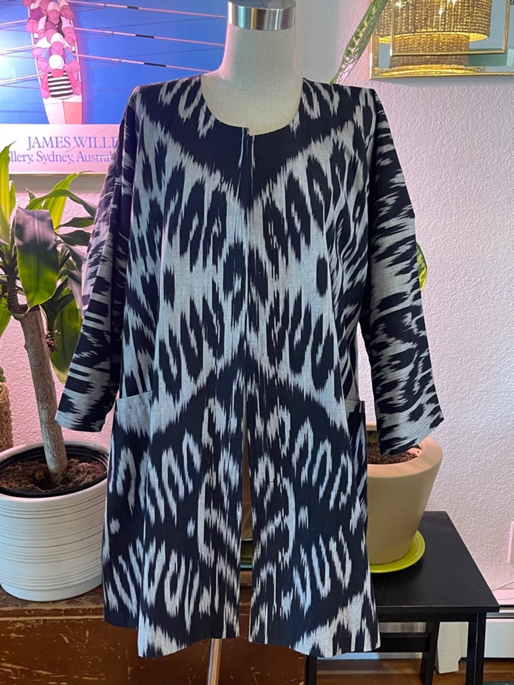 Women’s Black & White Ikat Swim Cover-Up Jacket - Picture 3 of 7